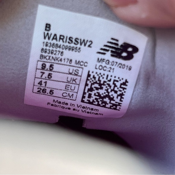 New Balance Suede Fresh Foam Arishi V2 Running Shoe Size 9.5 EUC Gray Pink - Picture 3 of 7